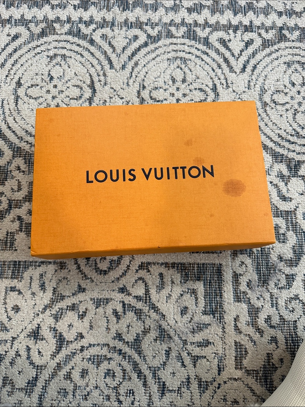 Louis Vuitton Cream Dust Bag with Navy Logo - Picture 2 of 5